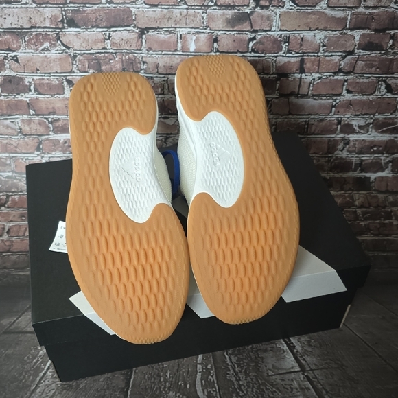 Adidas NWT Women's White and Blue Sneakers - Picture 2 of 6